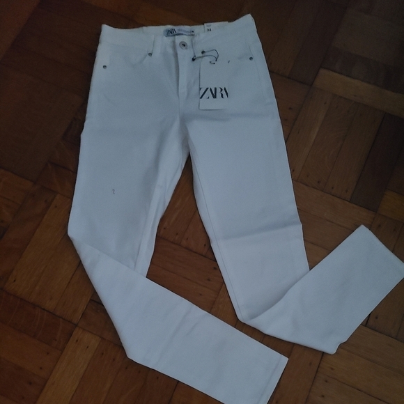 Zara Denim - Zara new w tags white skinny jeans hp🔥🔥🔥🔥